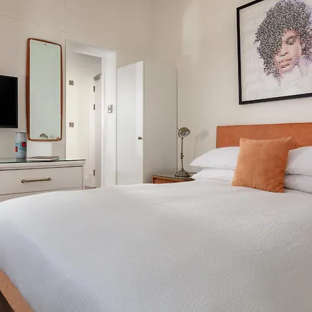 Chelsea House Apartment