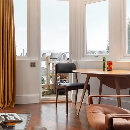 Chelsea House * Falmouth